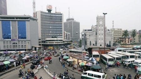 Uncertainty Shadows Nigerian Economic Recovery as Oil Price Drops