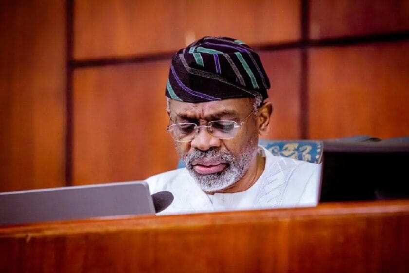 Lawmakers Refuse Customs’ Revenue Target, Cite Naira Devaluation Lawmakers Refuse Customs' Revenue Target, Cite Naira Devaluation