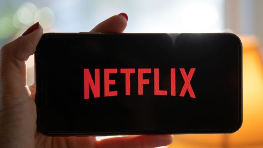 Netflix Loses 200,000 Paid Subscribers, More To Go