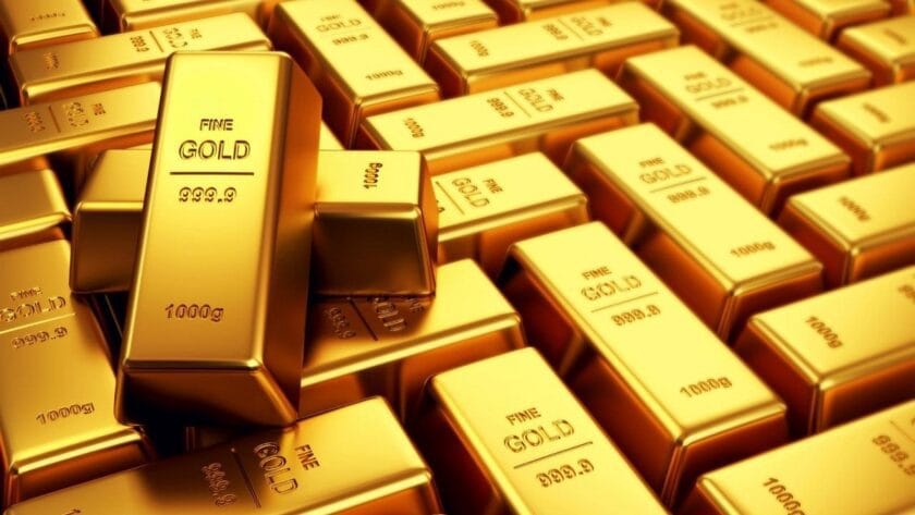 Gold Falls as Dollar, Bond Yields Rise