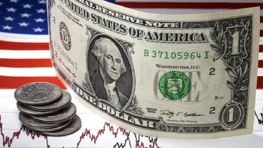 Dollar Slides amidst Economic Concerns, Yuan Strengthens