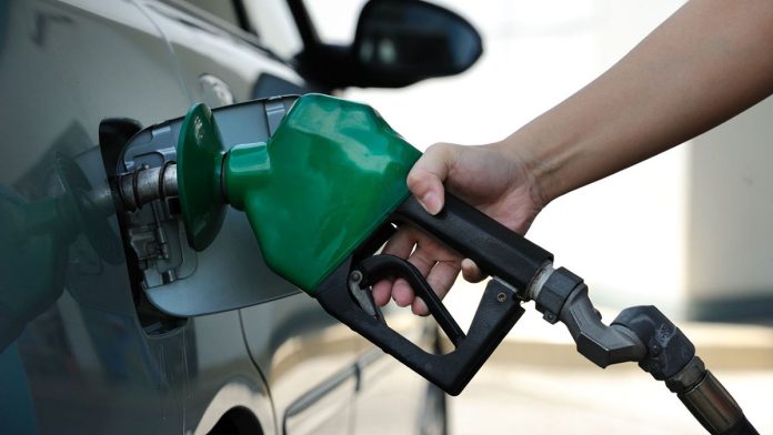 Pump Price of Petrol Hits N400 amidst Scarcity