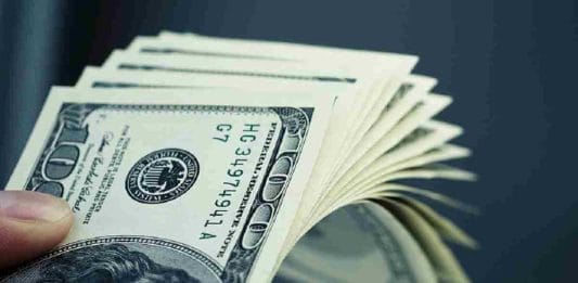 Dollar Weakens to 7-Week Low after Fed Rate Hike