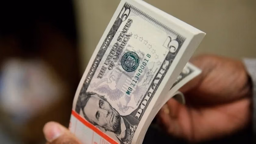Dollar Index Edges Higher Ahead of Fed Minutes