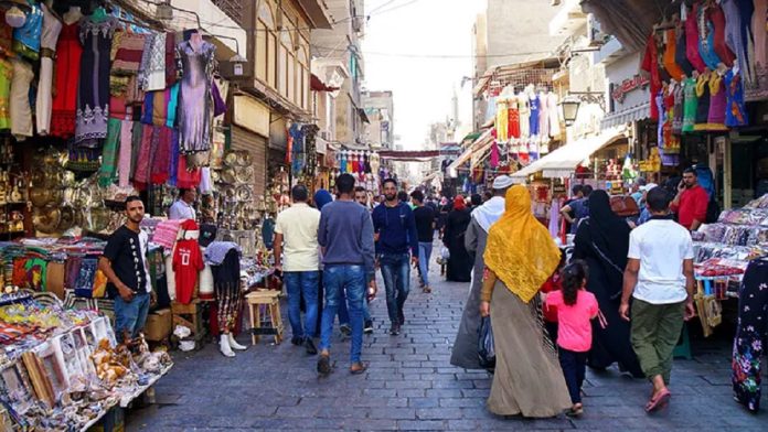 Egypt Private Sector Shrinks, Business Confidence Subdued