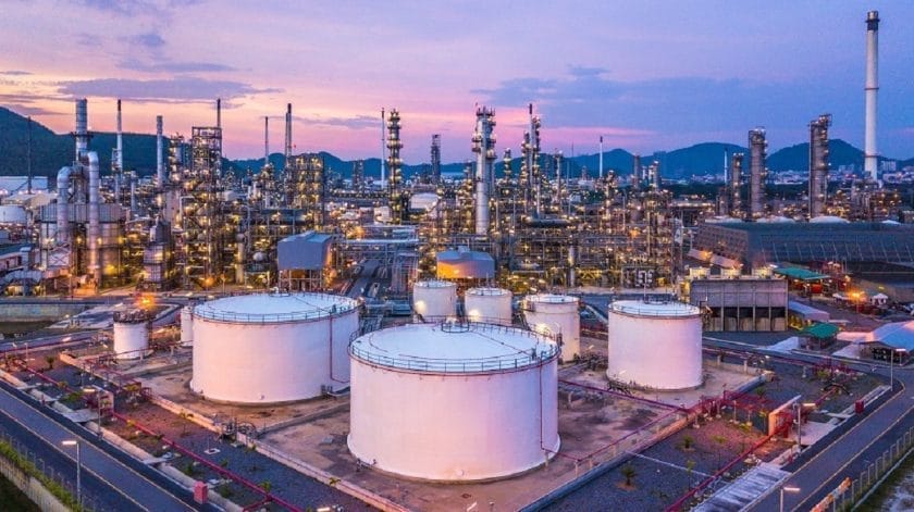 Oil Prices Climb as US Dollar Weakens Prices of crude oil increased as the US dollar weakened after the Fed's decision to keep rates. Brent crude is up 0.6% at $87.34 a barrel while West Texas Intermediate is 0.7% higher at $83.07 a barrel.
