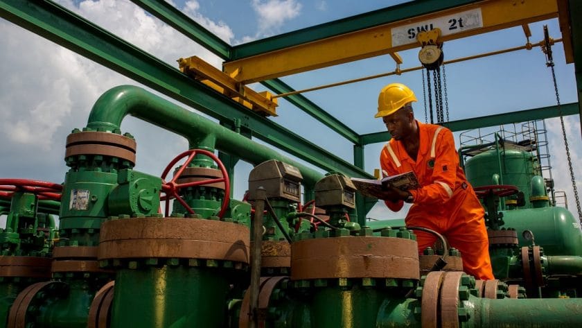 Oil Rises as Russia, Saudi Back OPEC+ Plan