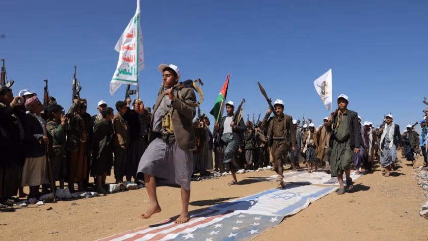 Houthis Order US, British Nationals to Leave Yemen