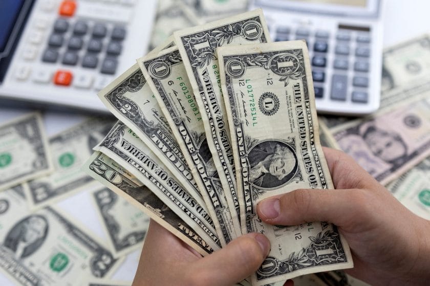 US Dollar Rises Ahead of Trade, Consumer Data