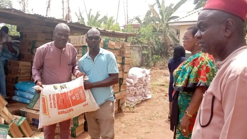 FG Distributes Agro-inputs, Fertiliser to Anambra Farmers FG Distributes Agro-inputs, Fertiliser to Anambra Farmers