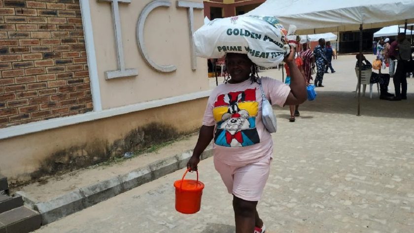 Lagos residents storm Surulere centre for discounted food