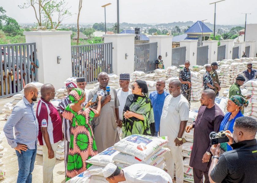 Sen. Natasha Distributes 7, 200 Bags of Rice, Beans, and Others to Constituents