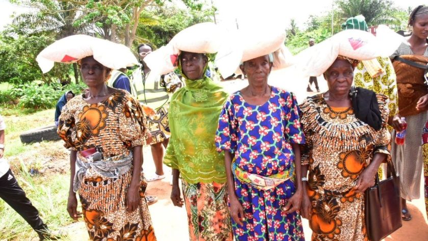 Dangote Foundation Distributes Rice to Host Communities
