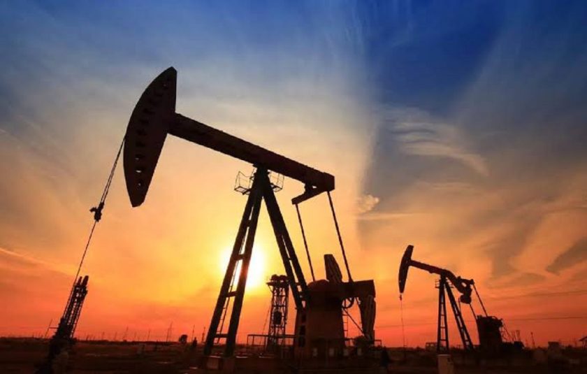 Oil Rises Ahead of OPEC, IEA Market Reports
