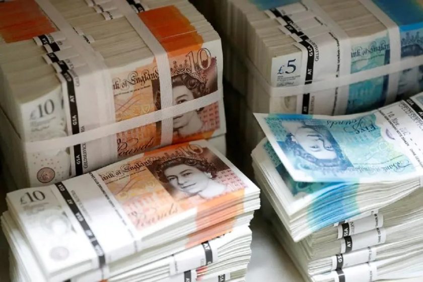 Sterling Slides as UK Keeps Interest Rate