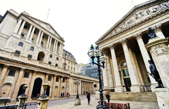 London,,Uk-,February,5:,The,Royal,Exchange,And,Bank,Of 1 UK Keeps Interest Rates Unchanged at 16-Year High