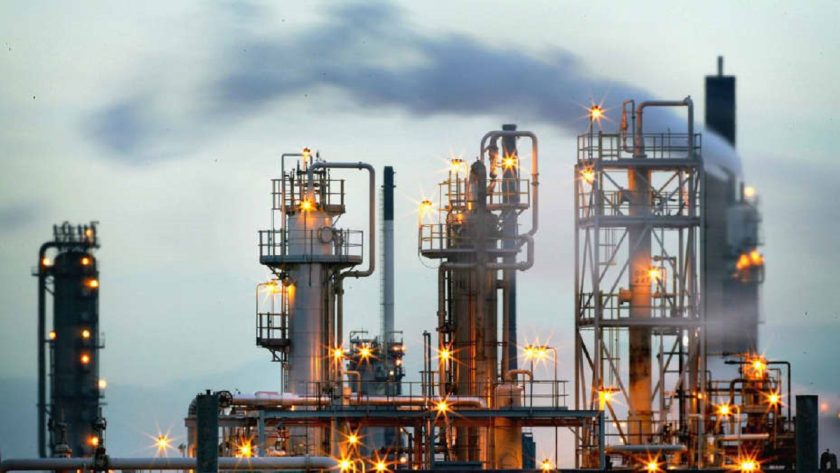 Oil Dips over Surprise Increase in US Crude Stock