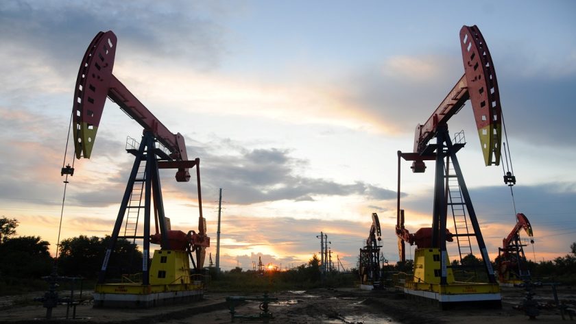 Oil Slumps for 4-Week Straight Amid Weak Demand Outlook Oil Slumps for 4-Week Straight Amid Weak Demand Outlook