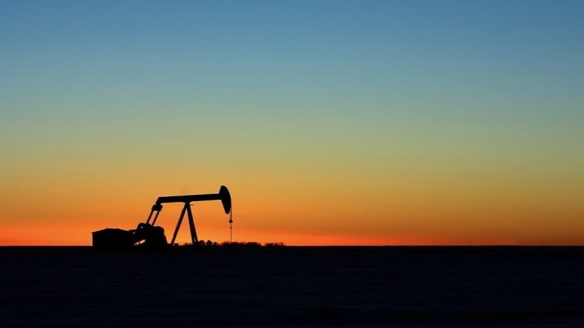 Oil Trades Above $81 As Us Crude Inventories Fall