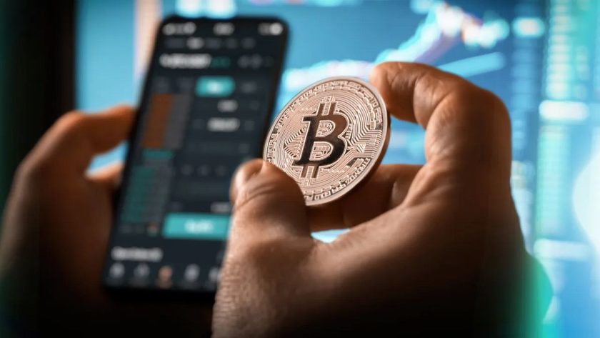Bitcoin Climbs to $100k as Cryptocurrencies Market Recovers
