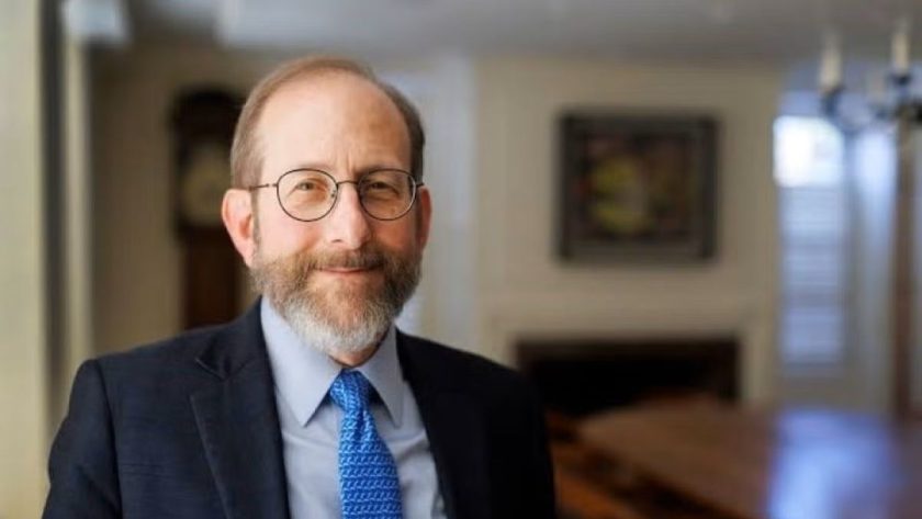 Harvard President To Take 25% Pay Cut