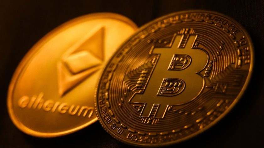 Bitcoin Slips Below $116K, Global Market Cap Falls to $3.77T