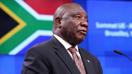 Fitch Affirms South Africa at 'BB-' with Stable Outlook