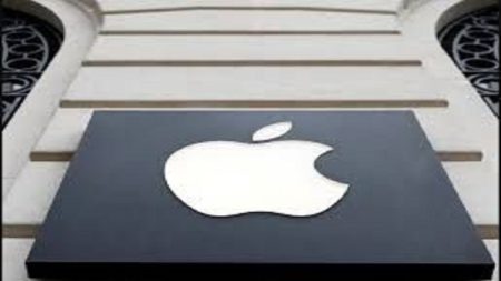 Apple's AI Search Head Ke Yang Exits for Meta