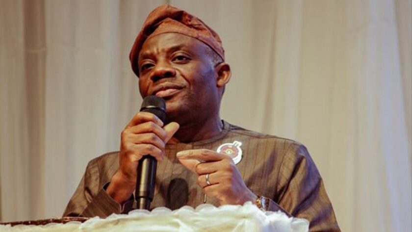 FG Cancels Mother Tongue Policy, Declares English Sole Medium of Instruction