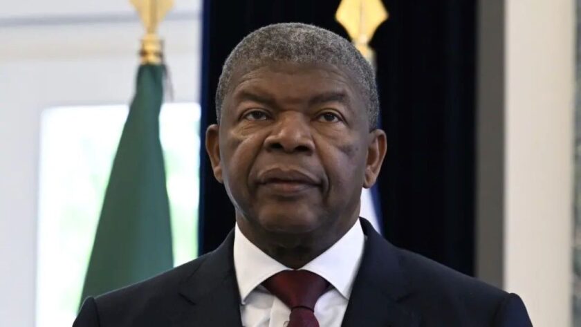 Fitch Affirms Angola at 'B-' with Stable Outlook