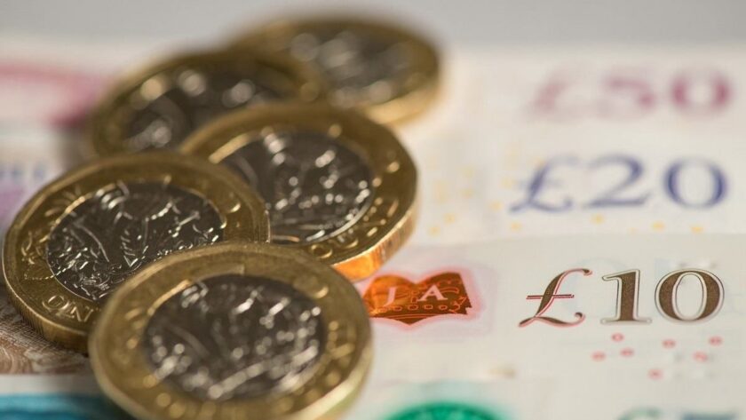 UK Private Sector Economy Regains Momentum in October -PMI