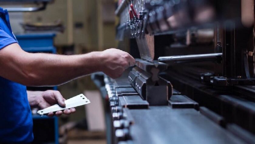 UK Manufacturing PMI Edges into Expansion Territory