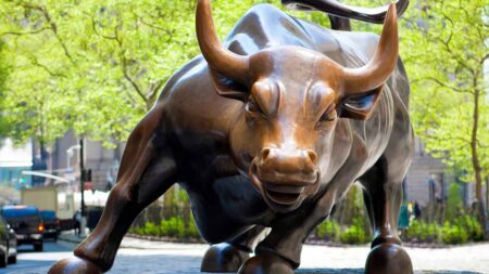 Bearish Sentiment Squeezes Global Equities, Markets Close in Red