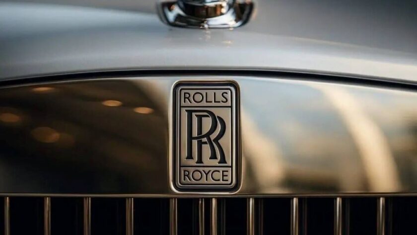 Fitch Rates Rolls-Royce 'BBB+' with Positive Outlook