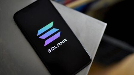 SOL Gains 4.5% as Geopolitical Selloffs Ease