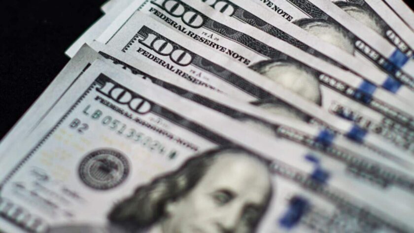 Dollar Index Retreats As Market Price In Low Rate Cut Chance