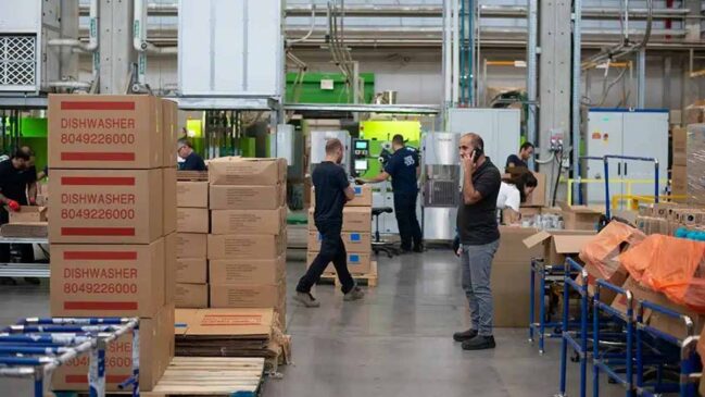 UK Manufacturing Makes Positive Start to Q2, Nears 4-Year High 3 UK Manufacturing Makes Positive Start to Q2, Nears 4-Year High