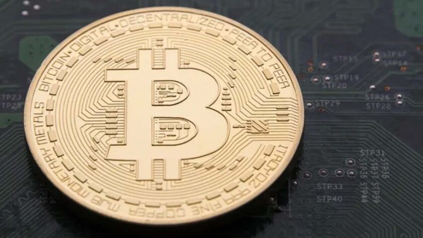 Bitcoin Price Slides to $77.2k on Institutional Exits