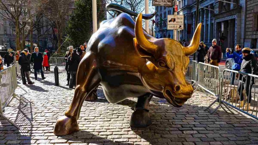 Wall St. Up on Mega-Stock Rally, Unrest Keeps European Markets on Edge